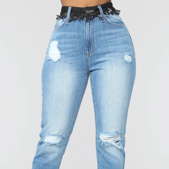 Fashion Nova Contrasting Opinions Distressed Boyfriend Jeans -Light Wash. - Picture 1 of 3